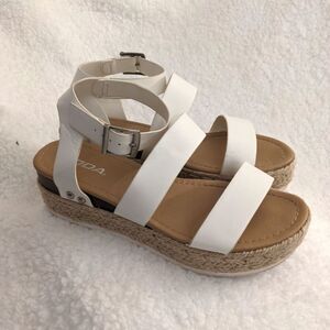 Moda Women's White Strap Espadrilles